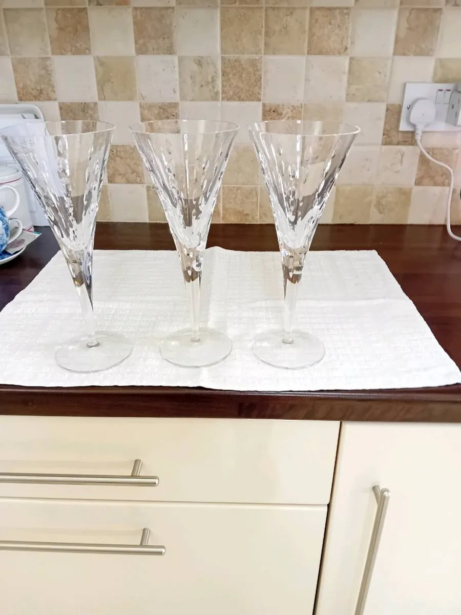 WINE GLASSES. X. 10 OF THEM - Image 2