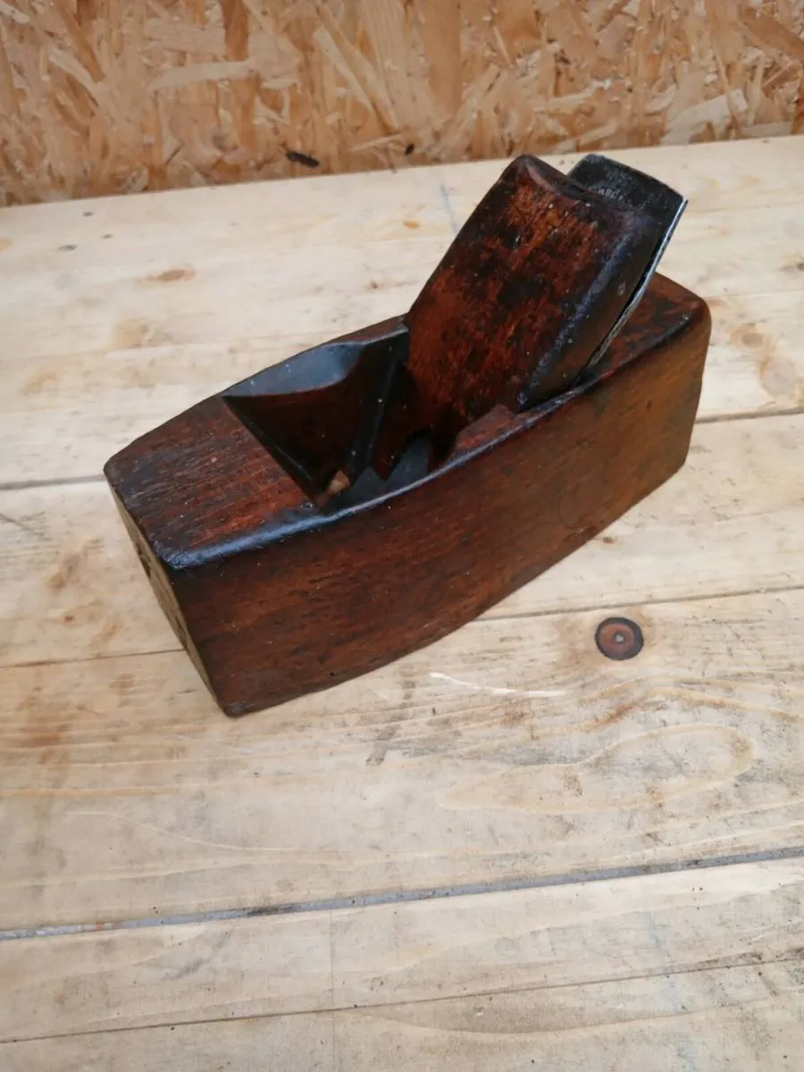 Wooden coffin plane - Image 1