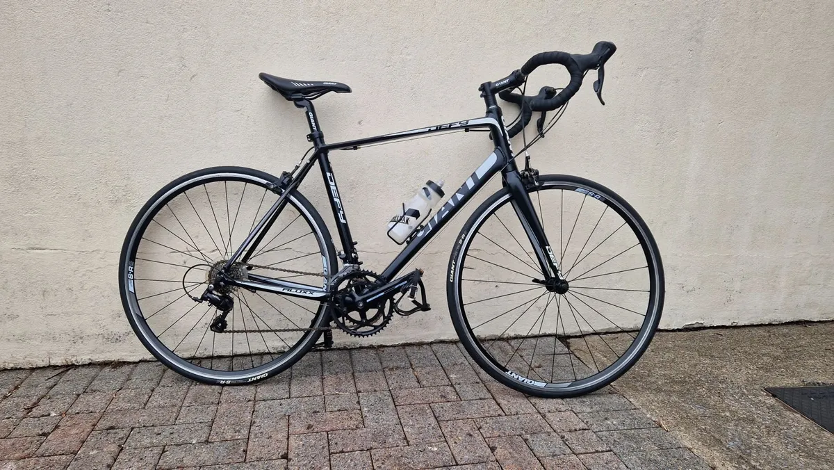 Giant Defy Road Bike - Image 1