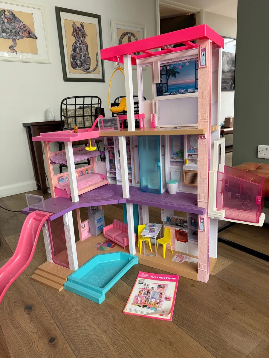 Barbie Dreamhouse GRG93 three story dollhouse - Image 1