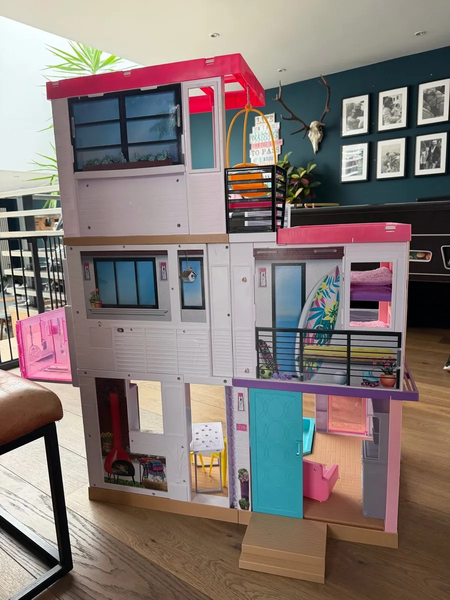 Barbie Dreamhouse GRG93 three story dollhouse - Image 2
