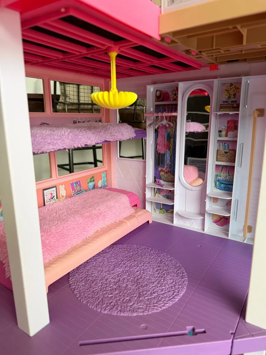 Barbie Dreamhouse GRG93 three story dollhouse - Image 3