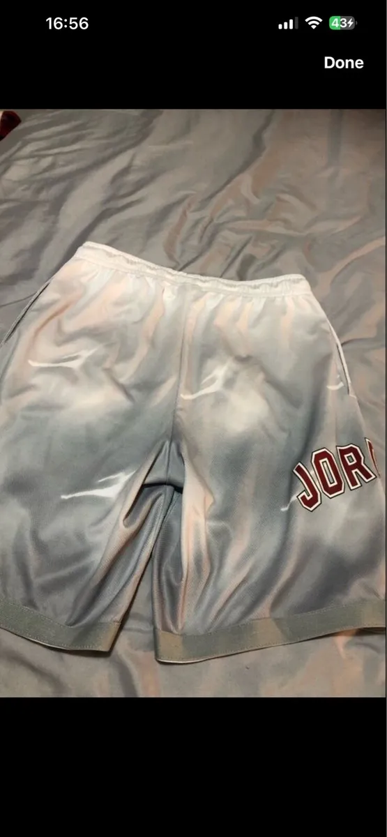 Boys Nike Jordan shorts age 13/15 €10 - Image 2
