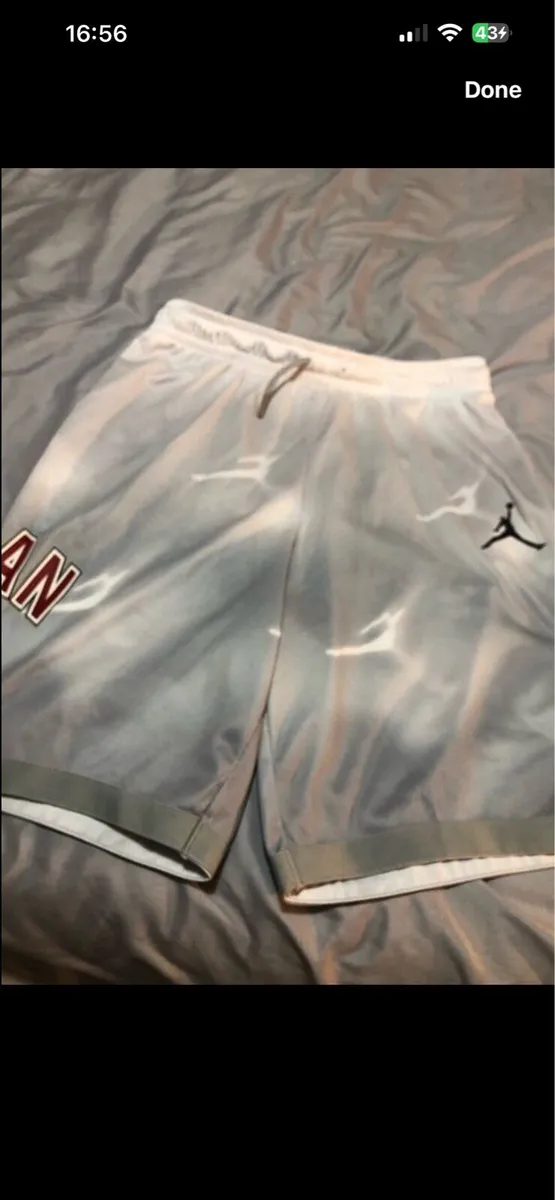 Boys Nike Jordan shorts age 13/15 €10 - Image 4