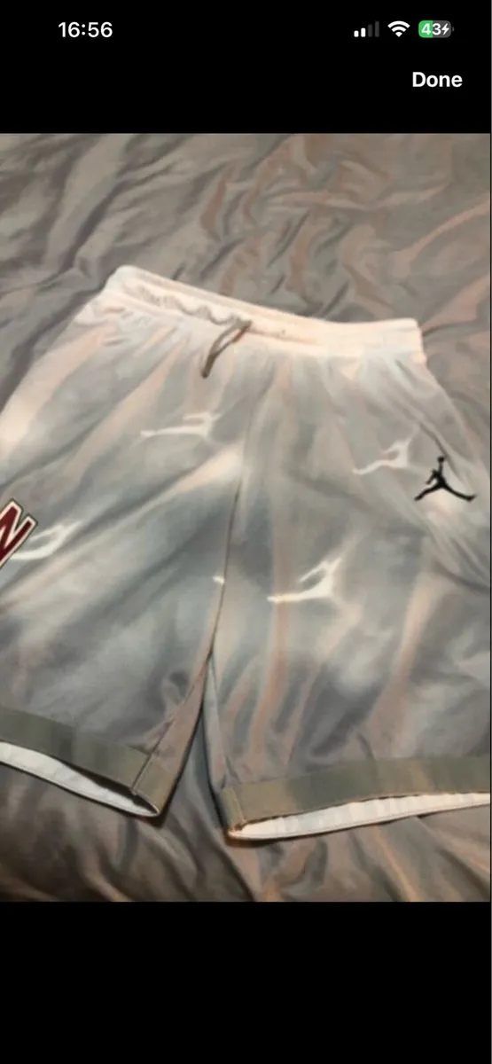 Boys Nike Jordan shorts age 13/15 €10 - Image 1