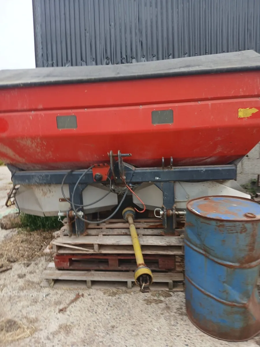 manure spinner, also 10x6 trailer