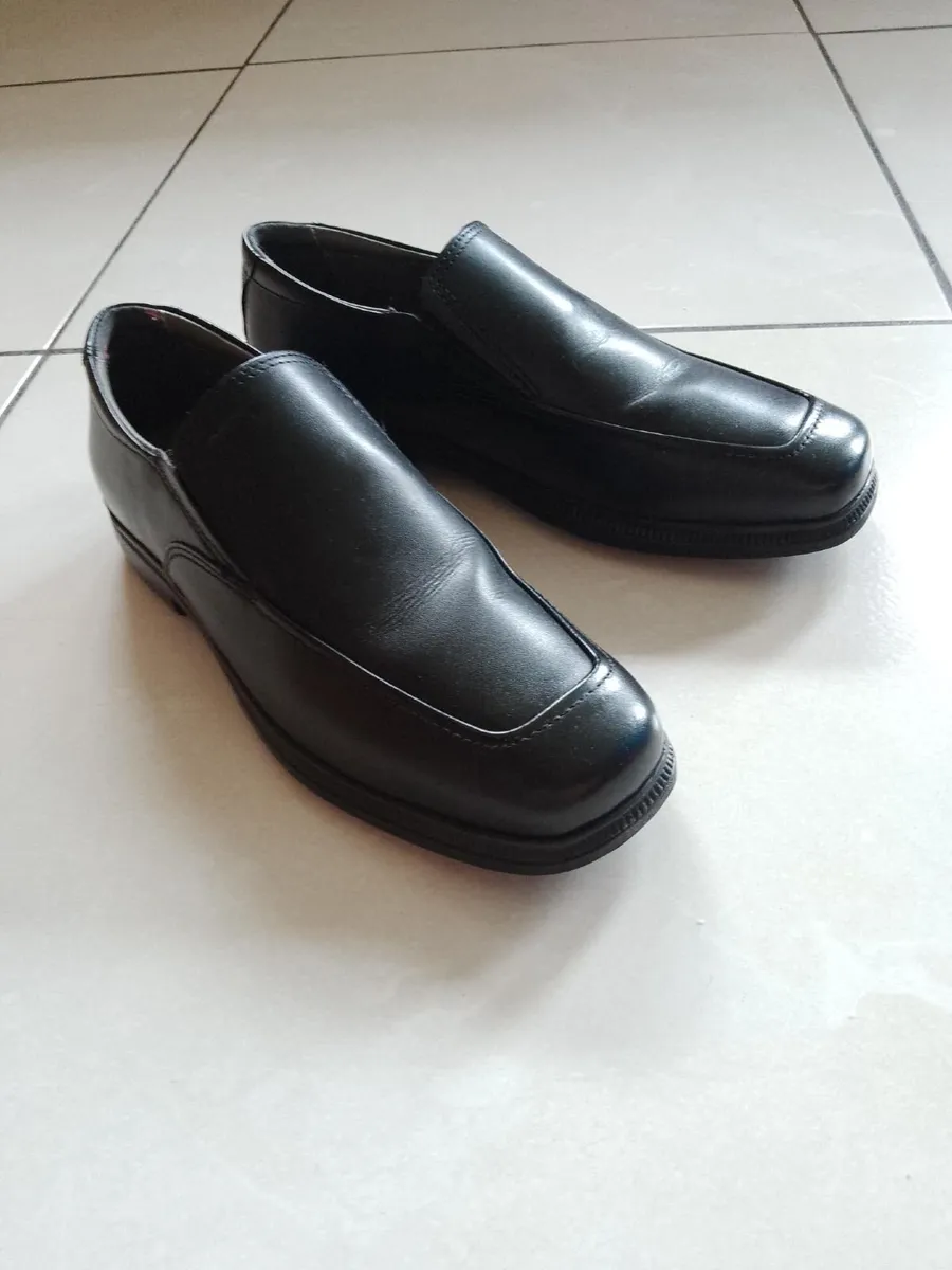 Boy's black shoes - Cobh - Image 1