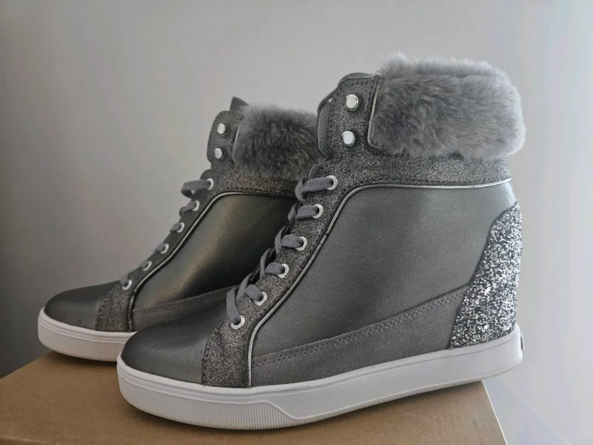 Guess shoes worn twice - Image 3