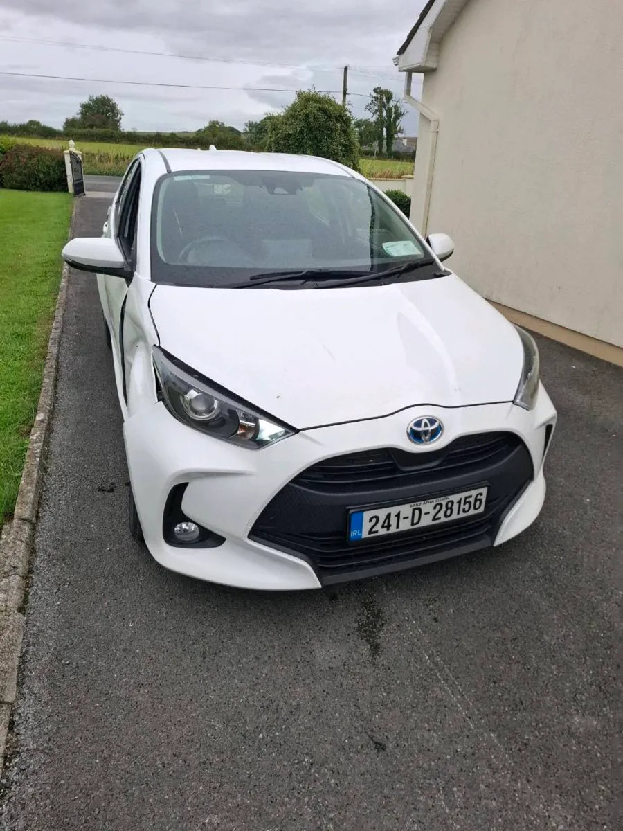 24 yaris hybrid - Image 2