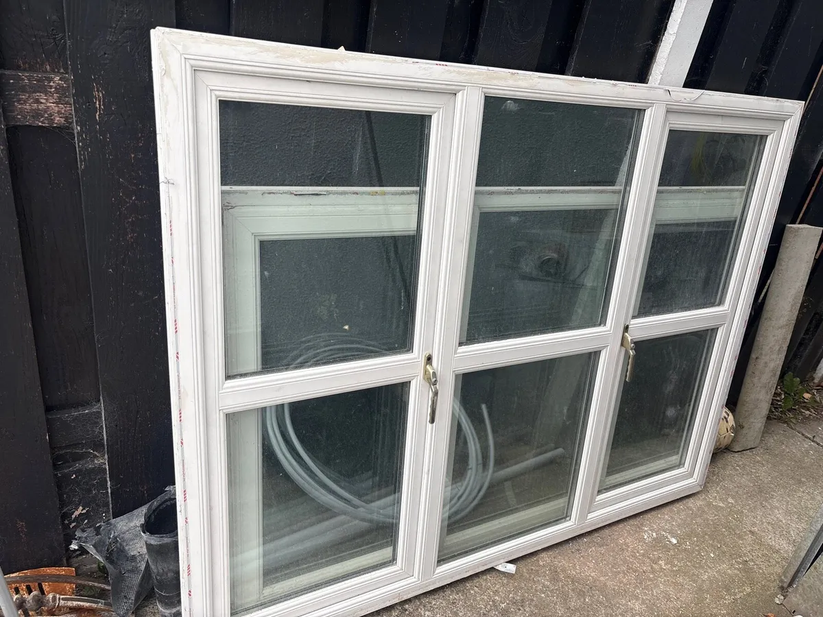 windows and radiators granite work top - Image 3