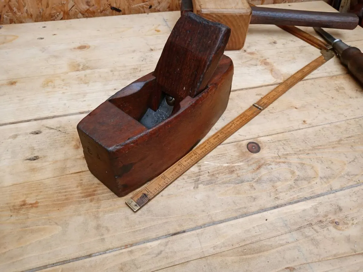 Wooden coffin plane - Image 1