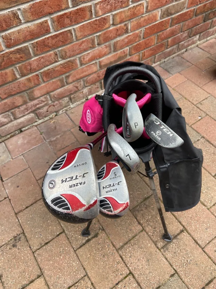 Kids golf bag and clubs - Image 2
