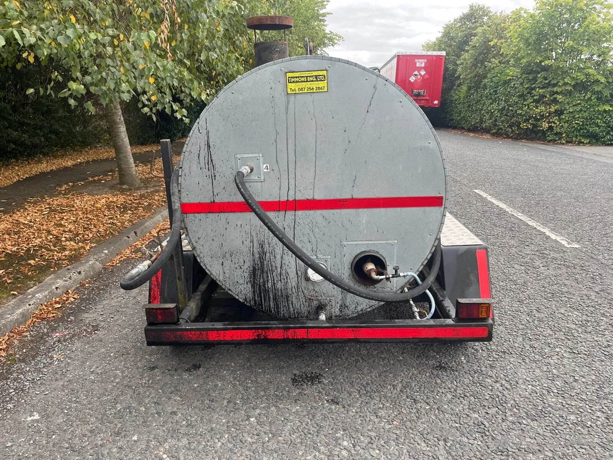Bitumen tar tanker and sprayer - Image 2