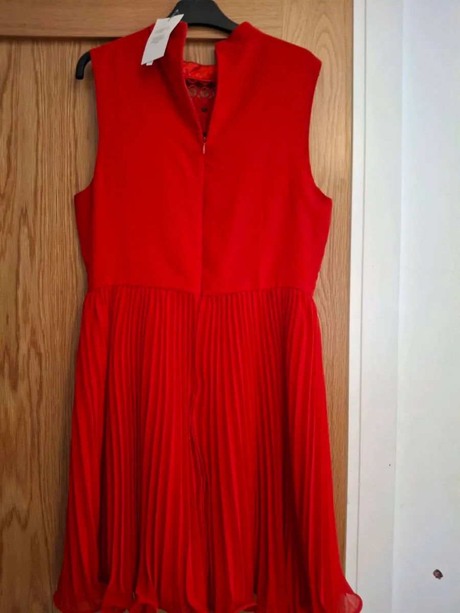Dresses 14 / 16 - Image 1