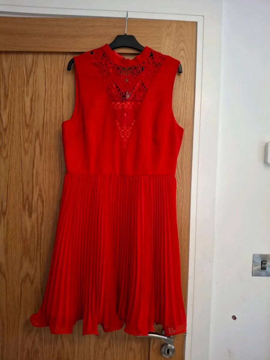 Dresses 14 / 16 - Image 2