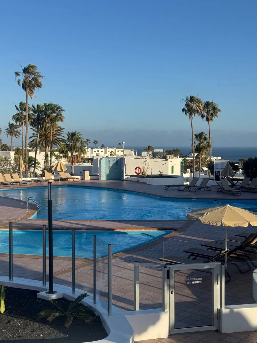 Poolview 1 Bed Modern Apartment, Puerto del Carmen - Image 1