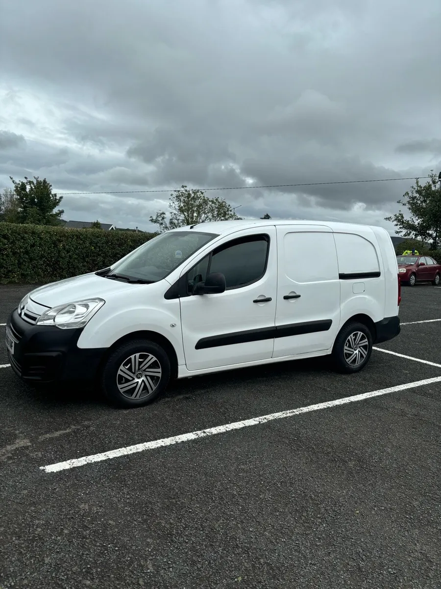 2016 Peugeot partner crew cab van 5 seater - Image 2