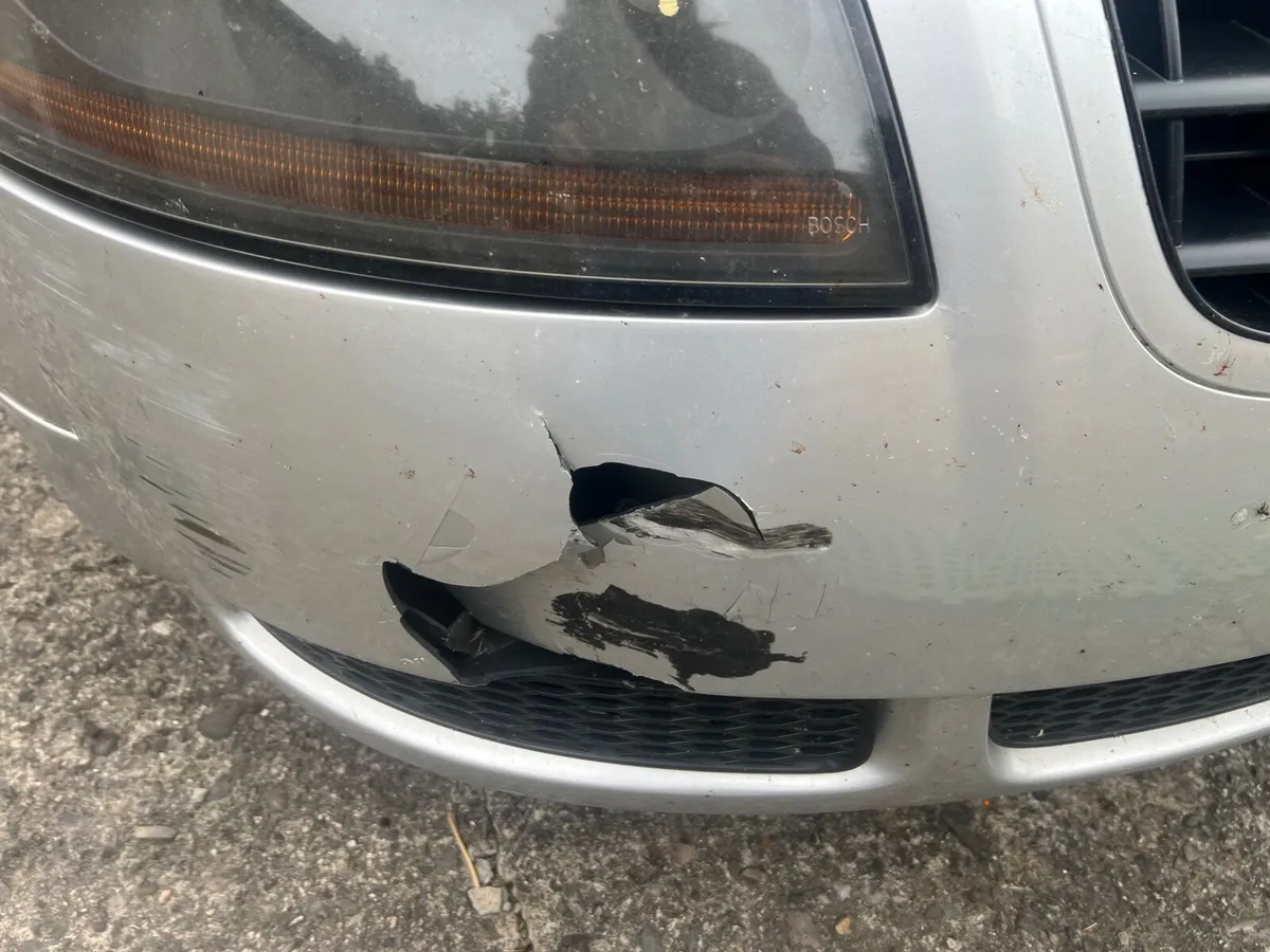 Front bumper Audi TT MK1 (damaged) - Image 3