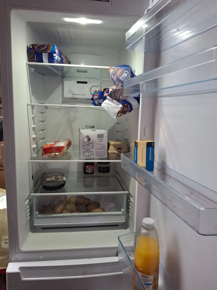 Bosch Fridge Freezer 58cm x182cm x 64cm - Image 2
