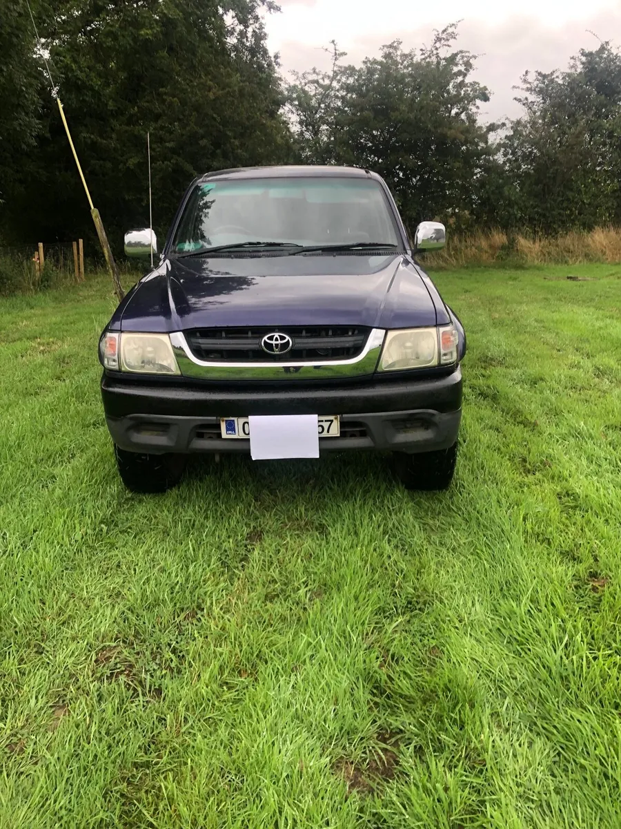 Toyota Hilux 2005 - Image 1