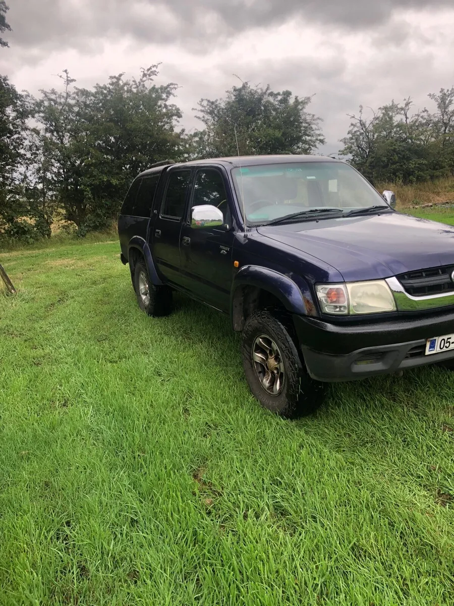 Toyota Hilux 2005 - Image 2