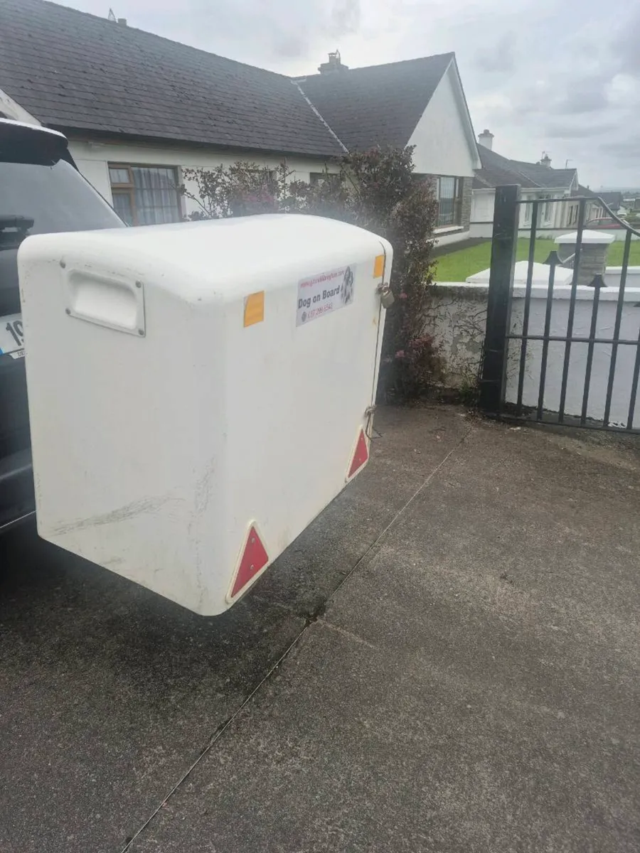 Fibreglass transport box  for dog - Image 3