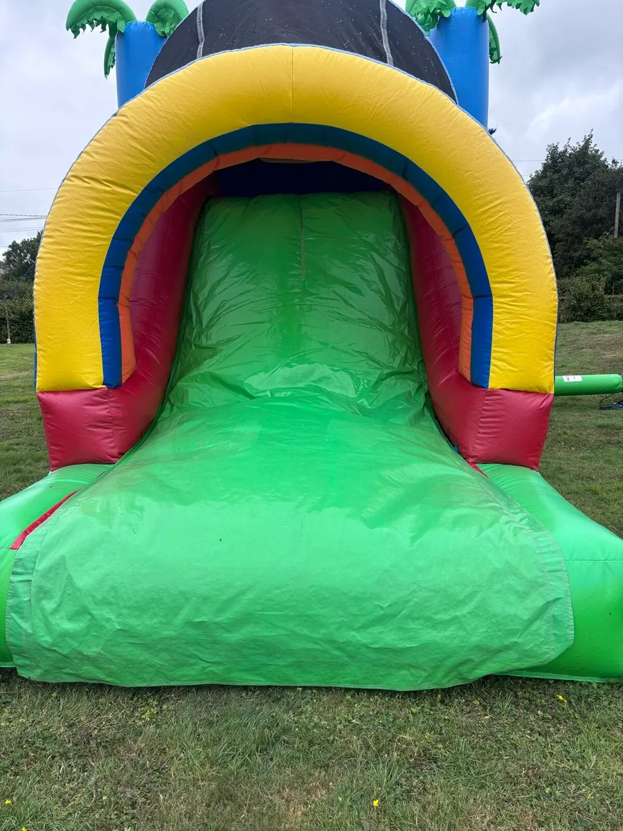 Obstacle course  & bouncing castle - Image 3