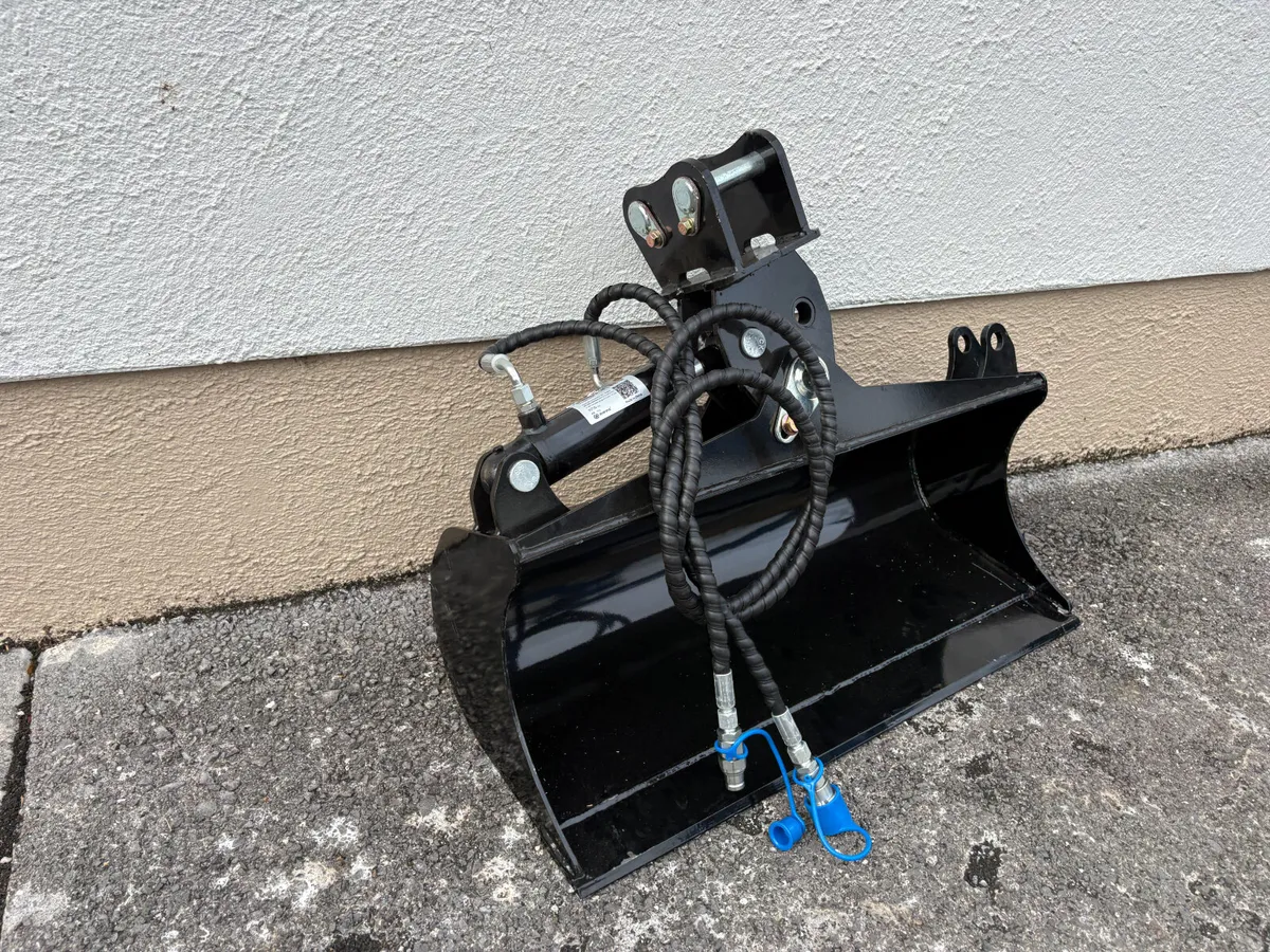 Hydraulic Tilt Grading Bucket - Image 1