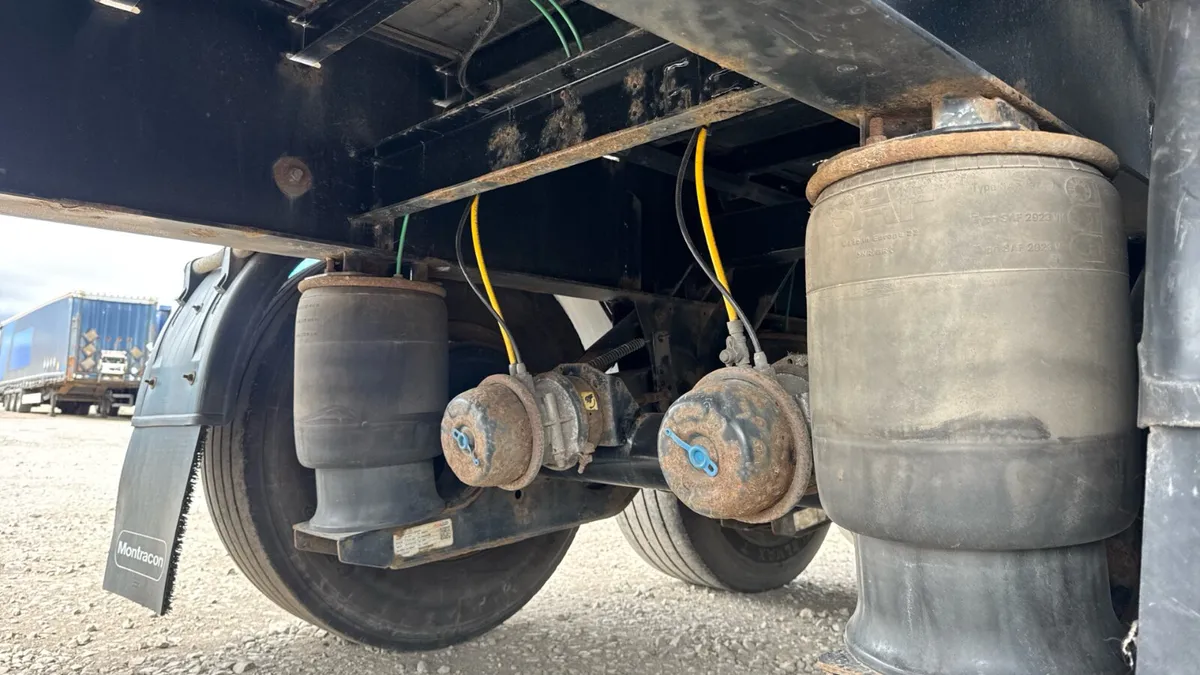 2015 moffet trailer 45ft - Image 4