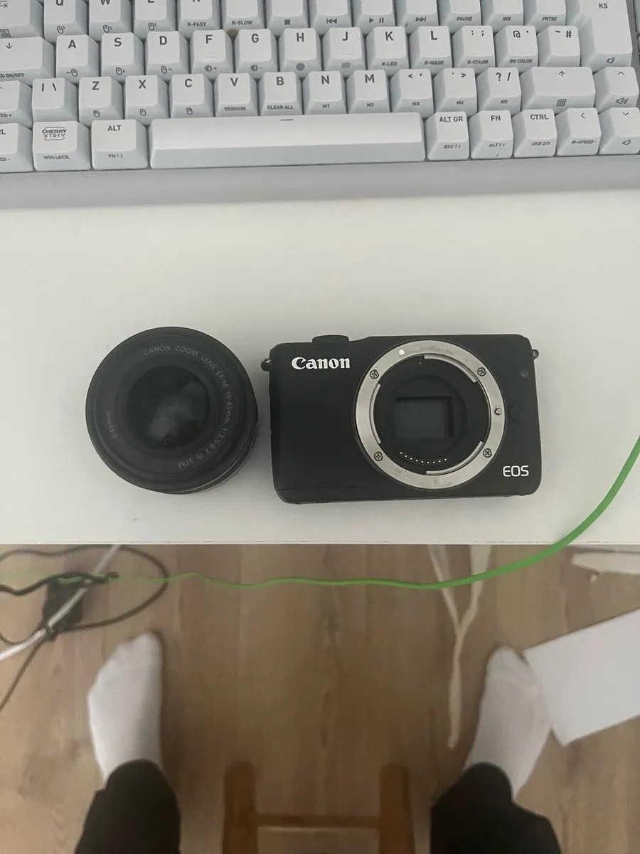 Canon EOS M10 +15-45mm Lens - Image 2