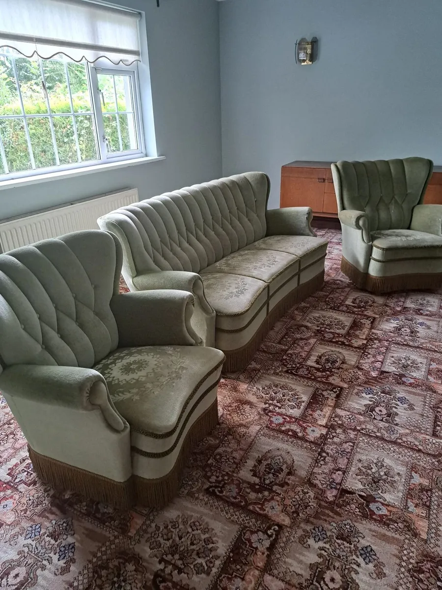 Three piece suite - Image 3
