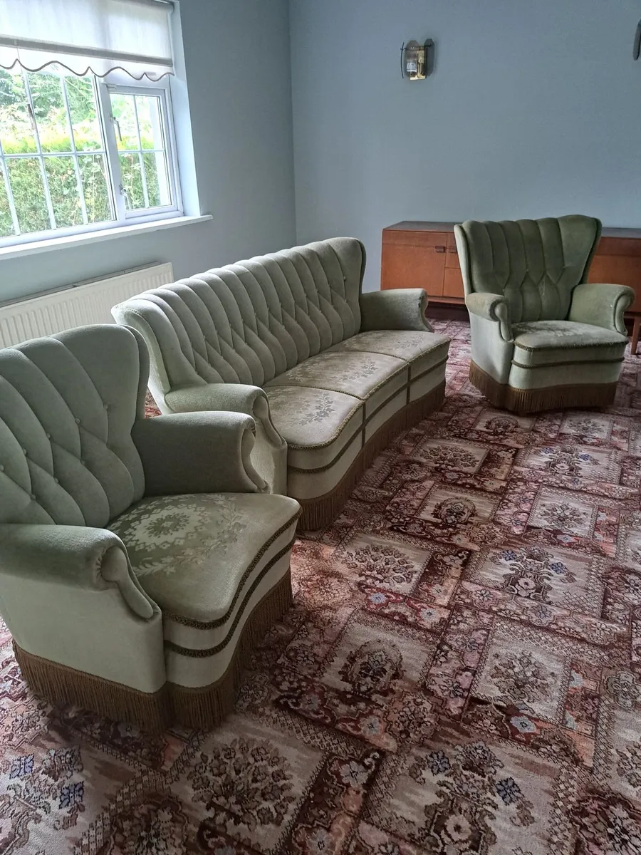 Three piece suite - Image 2