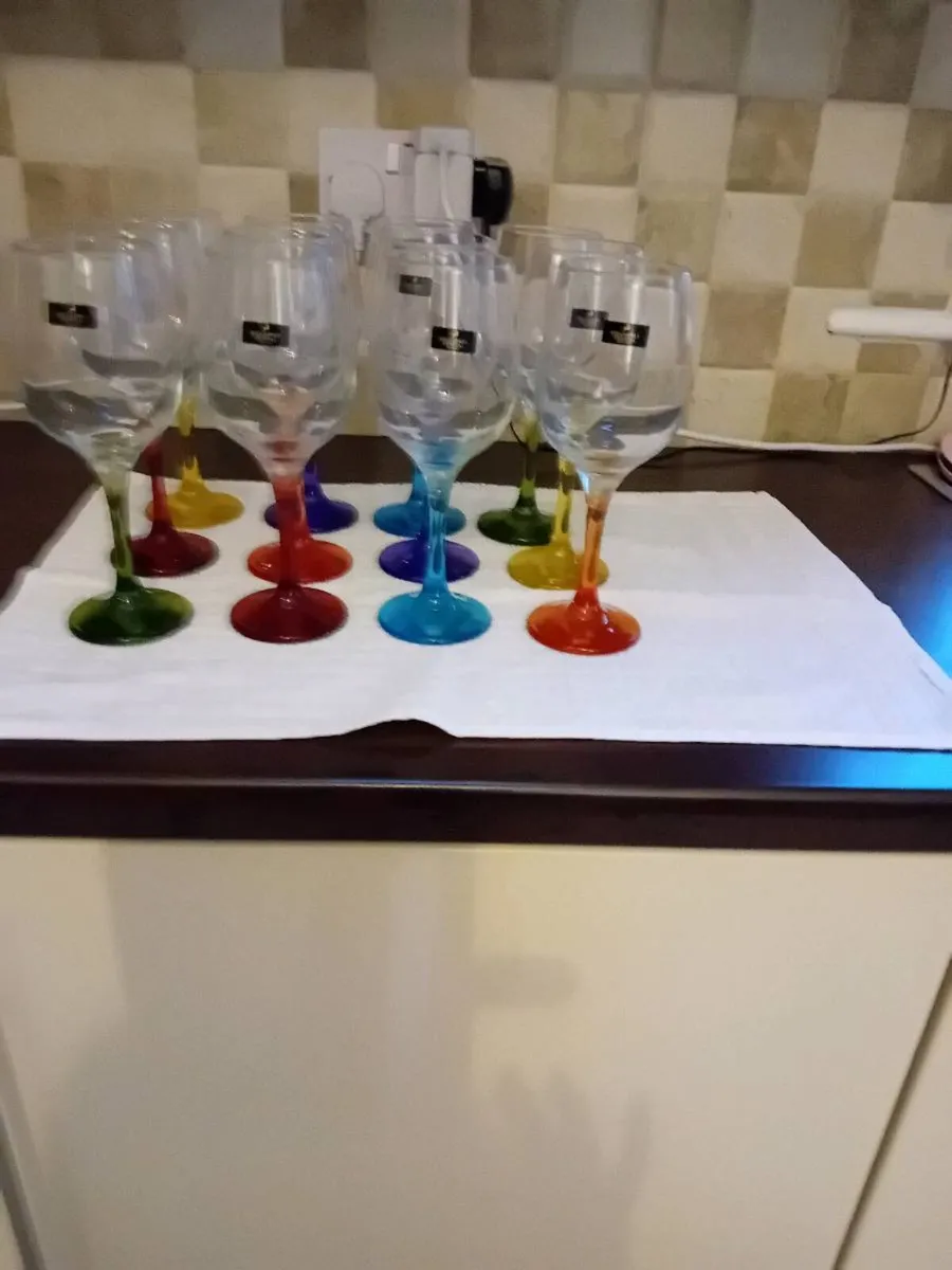 KILLARNEY CRYSTAL WINE GLASSES NEW BOXED - Image 3