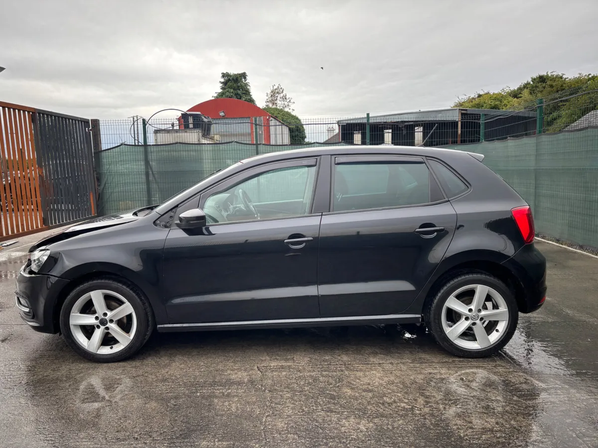 152 Volkswagen Polo 1.0 Petrol Light Damage - Image 1