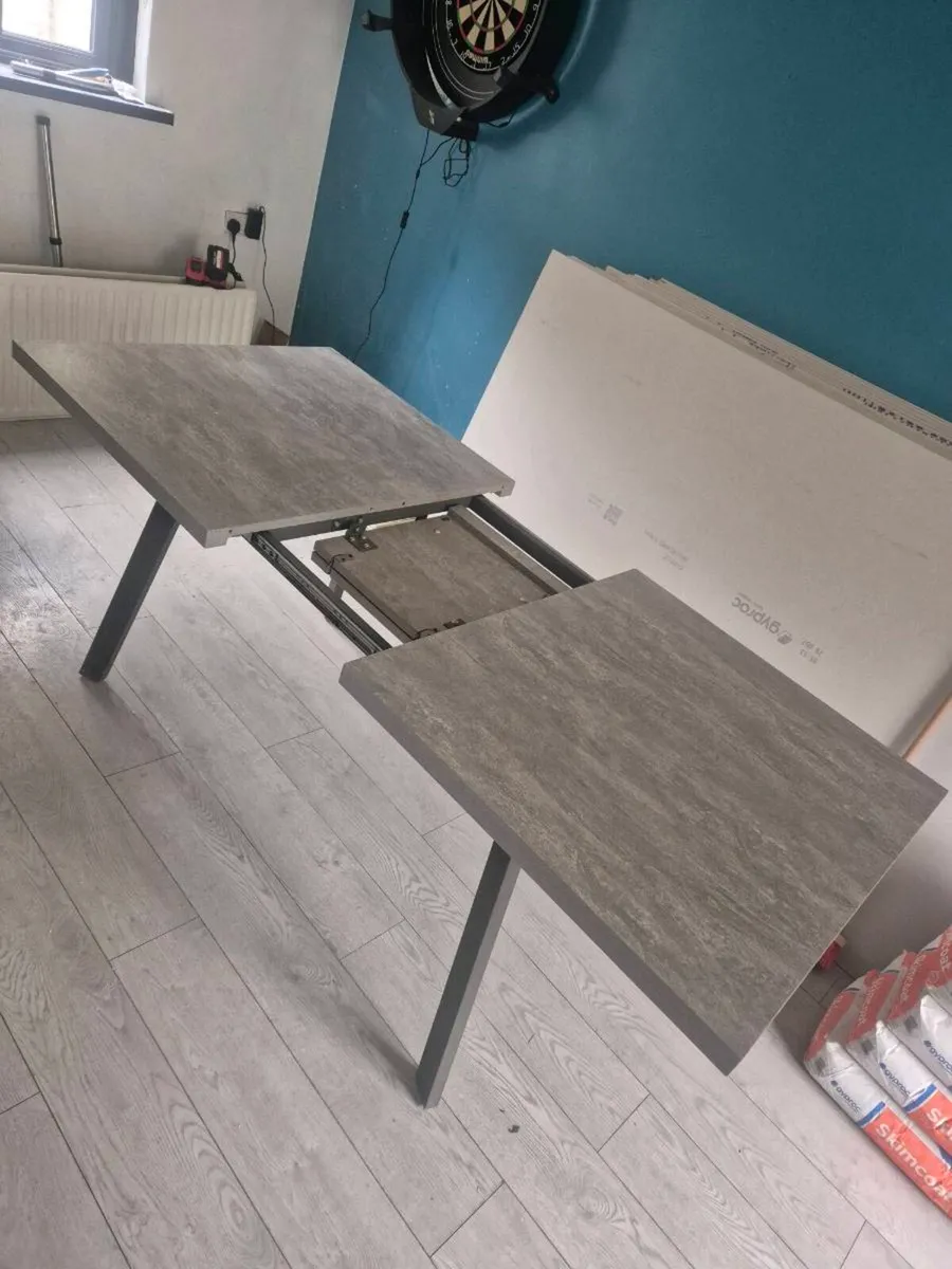 Dining table - Image 2
