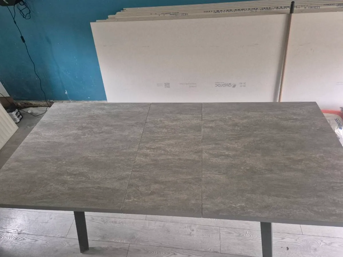 Dining table - Image 4