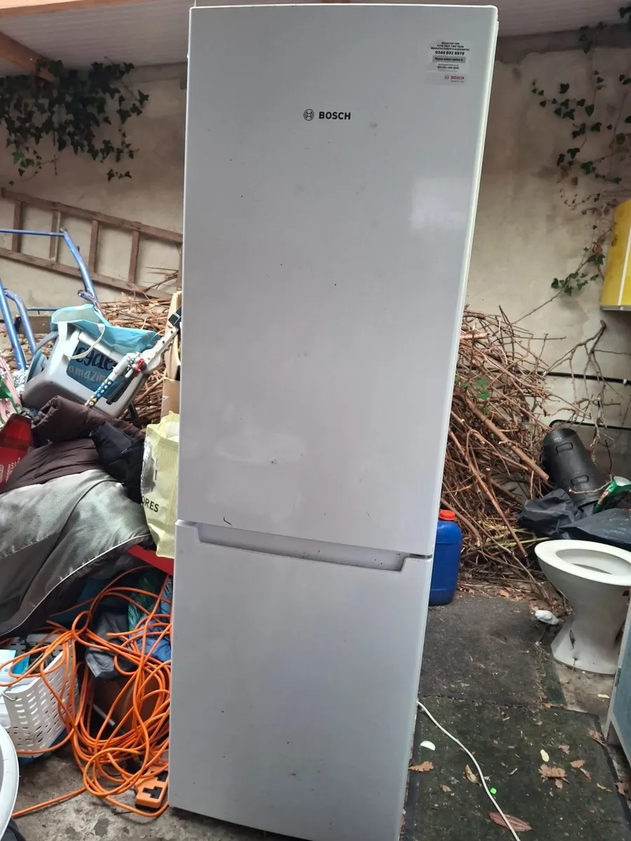 Bosch Fridge Freezer 58cm x182cm x 64cm - Image 1