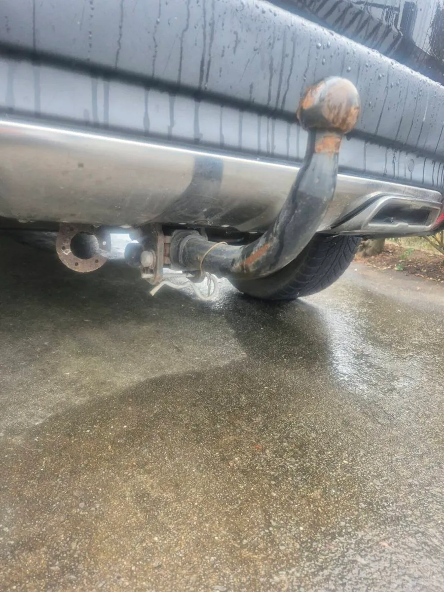 Car Hitch(specific to Peugeot 208) - Image 1