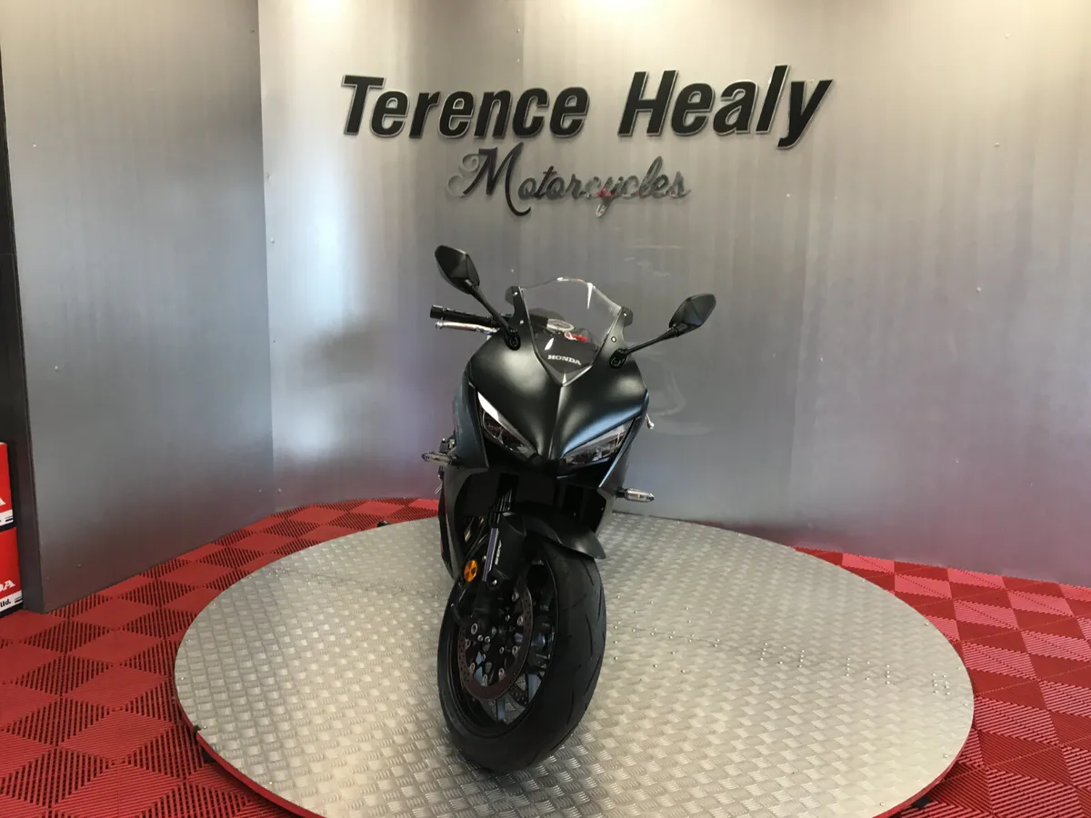 2025 Honda CBR650R E-Clutch ''Finance Available'' - Image 3