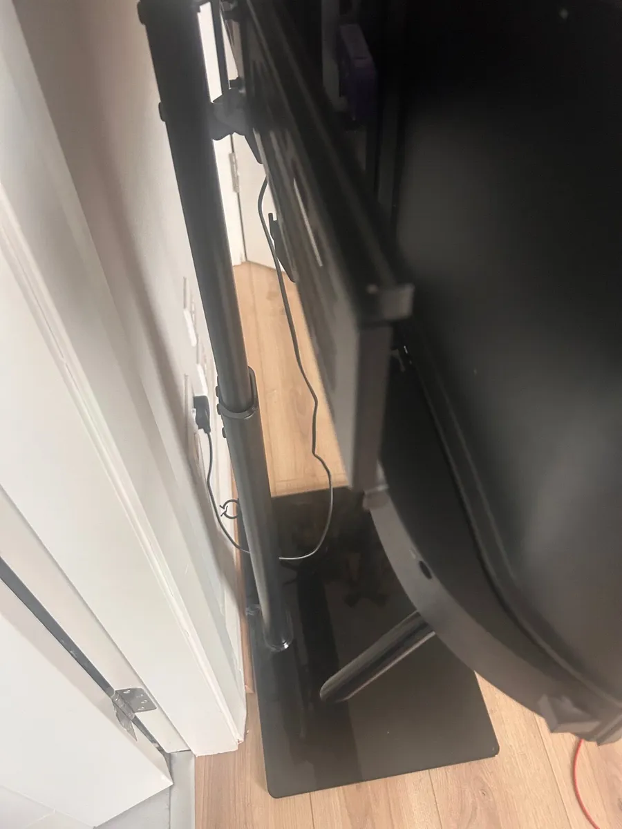 43” Smart TV - Image 4