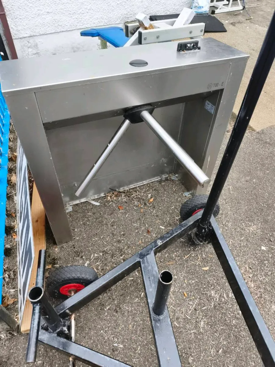 Turnstile gym