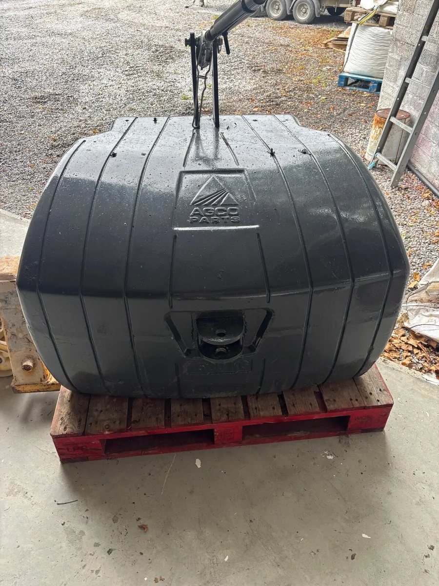 Tractor weight - Image 1