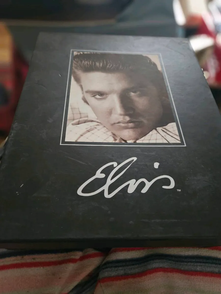 Elvis Box of Memorabilia - Image 1