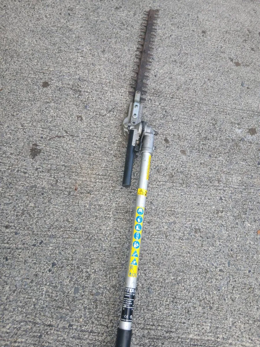 TITAN LONG REACH HEDGE CUTTERS - Image 3