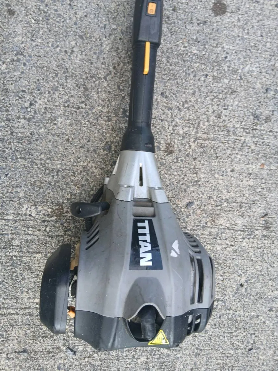 TITAN LONG REACH HEDGE CUTTERS - Image 2