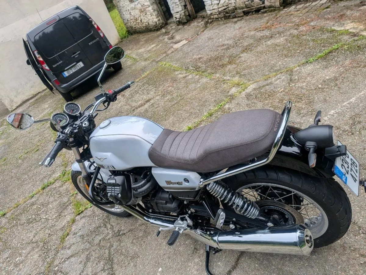 2023 Moto Guzzi v7 special (low 1,539km) - Image 4