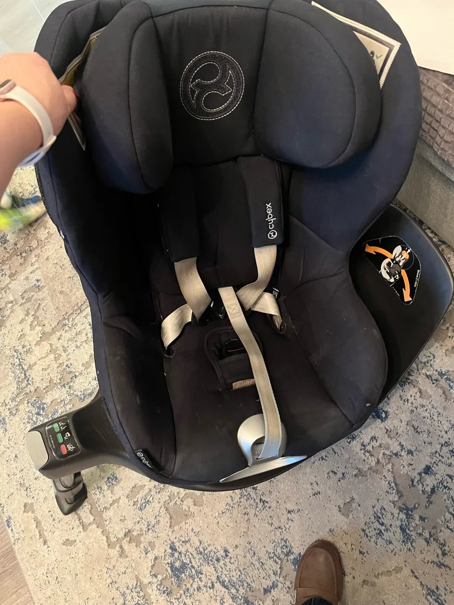 Cybex Sirona swivel car seat with base - Image 3
