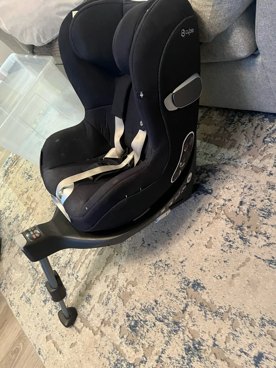 Cybex Sirona swivel car seat with base - Image 2