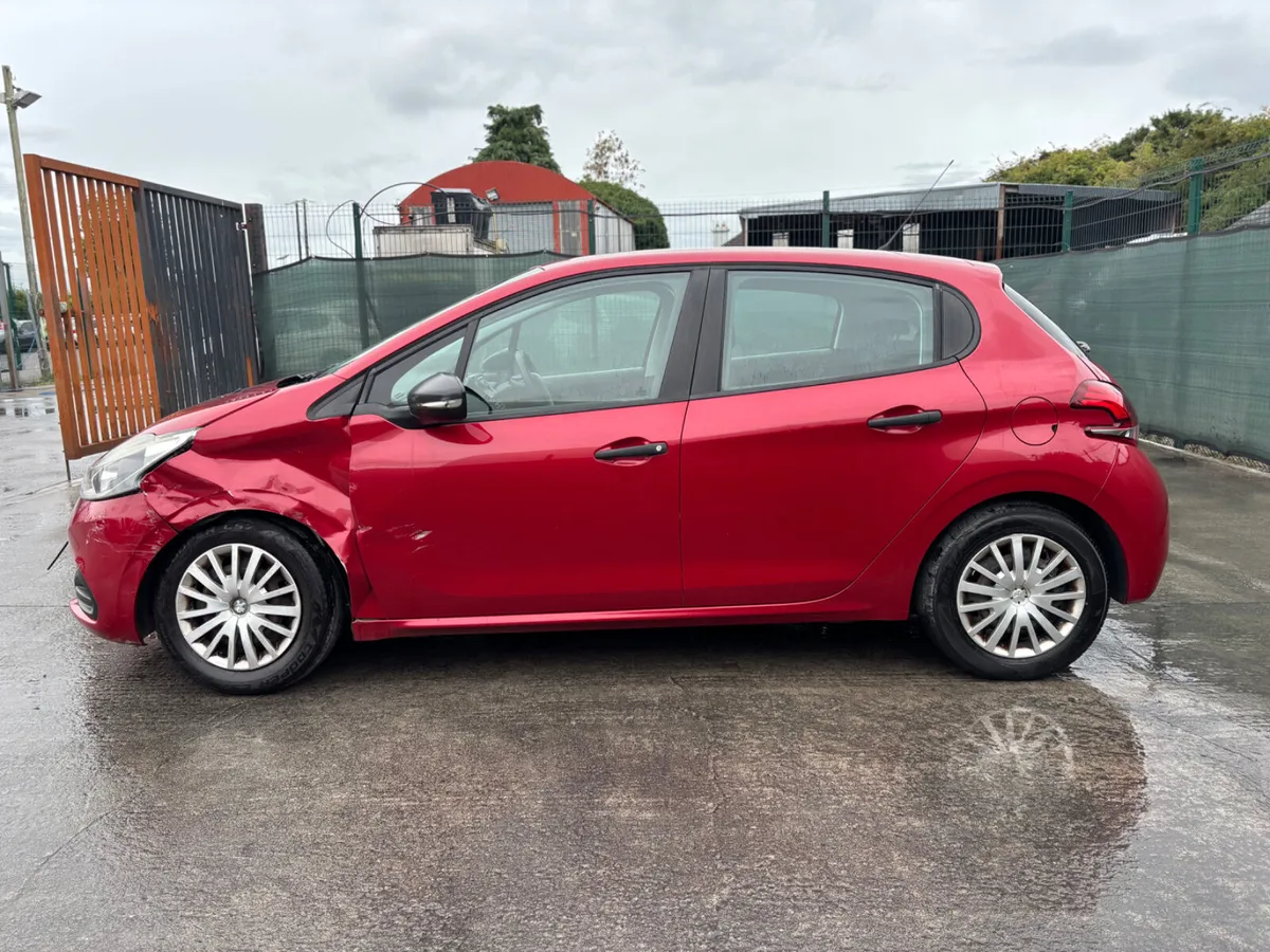 152 Peugeot 208 1.2 Petrol - Image 4