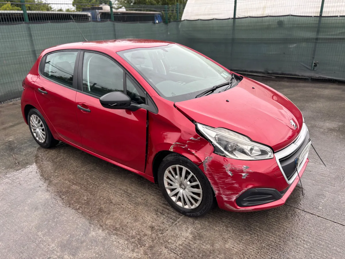152 Peugeot 208 1.2 Petrol - Image 2